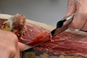 imagen destacada del post sobre prevenir y eliminar el ácaro del jamón