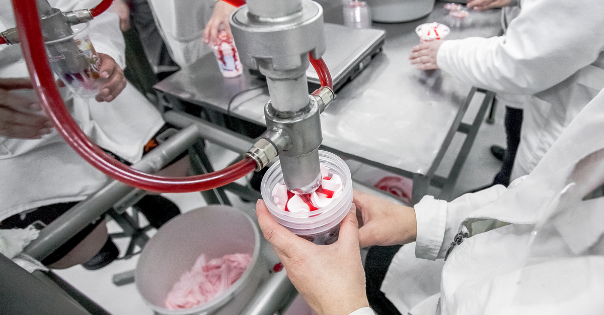 Imagen de fábrica de helados | Qué desinfectantes se usan en la industria alimentaria